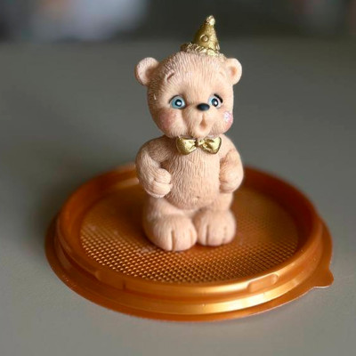 Шоколадная фигурка из глазури ''Мишка задувает свечку'', Россия